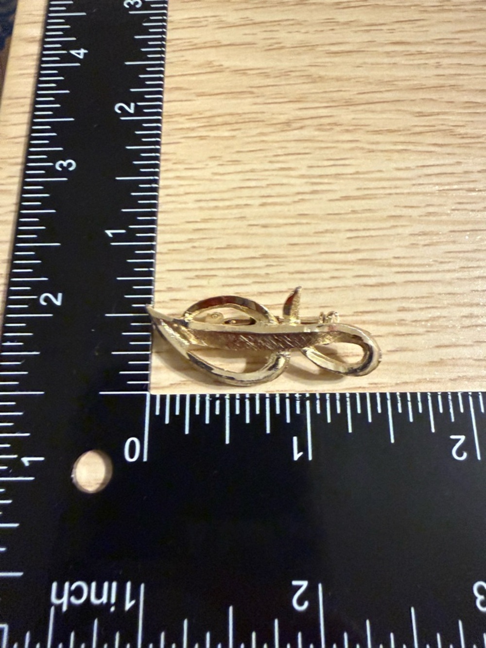 Gold Script Letter J Pin - Picture 5 of 5